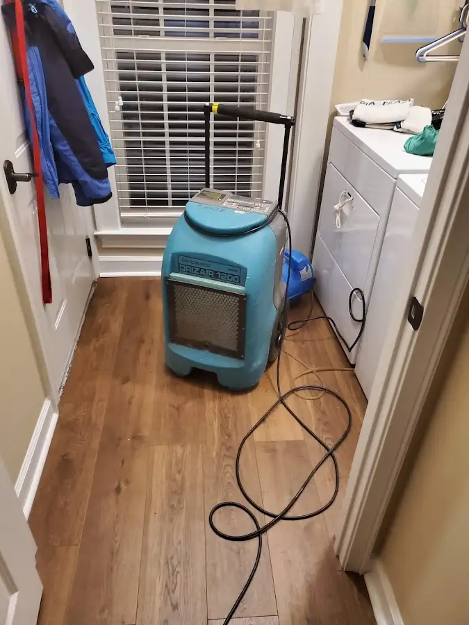 Commercial dehumidifier deployed for Crawl Space Restoration in Roseburg